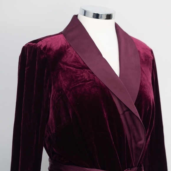 Adrianna Papell. Velvet Satin Lapel Tuxedo Jacket. - Picture 11 of 12